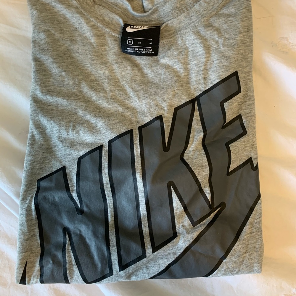 Nike Tee - M